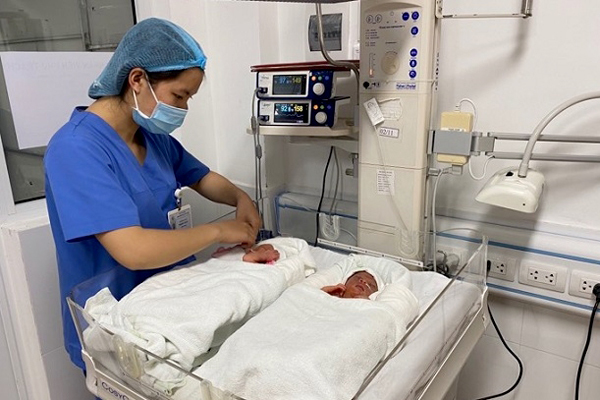 Bác sĩ BV Phụ sản Hà Nội kể lại hành trình cứu 2 thai nhi suýt phải bỏ cùng lúc