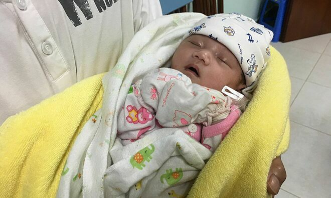 Bác sĩ Việt cứu sống trái tim của em bé Lào
