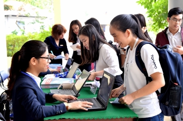 Bật mí cho thí sinh biết các ngành khối D dễ kiếm việc làm