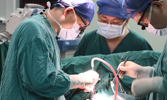 Cậu bé 4 tuổi bị chết não hiến tim cứu sống trẻ sơ sinh 66 ngày tuổi