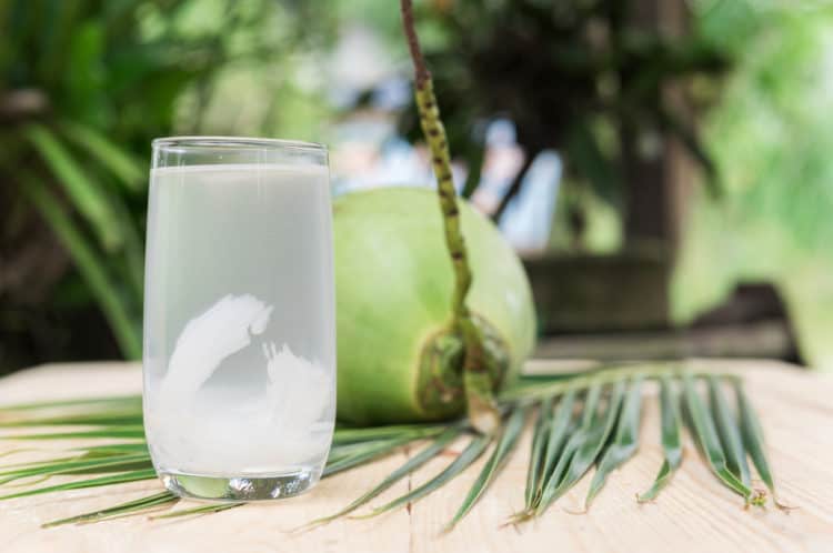Chia sẻ thông tin nước dừa có tác dụng gì