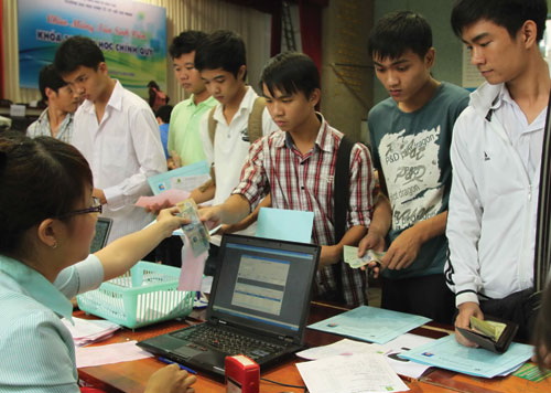 Đối tượng hộ nghèo có được miễn giảm học phí không?