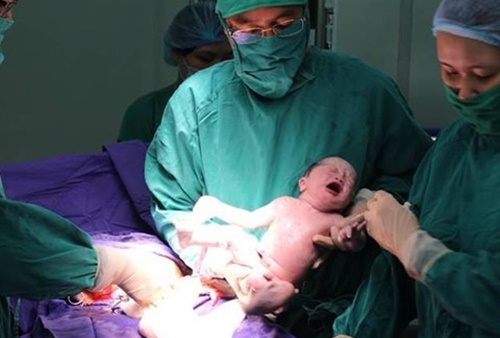 Gái ngành Y không chồng vẫn được sinh con bằng phương pháp thụ tinh ống nghiệm