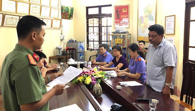 Gian lận thi cử ở Hà Giang: Tiết lộ về con lợn nhựa "Bí ẩn" màu xanh bị vỡ lưng