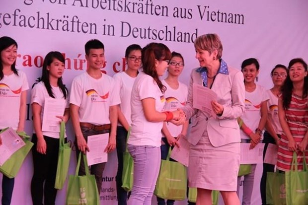 MỚI: Tuyển chọn 230 Điều dưỡng Đức làm việc với lương trên 1.000 Euro