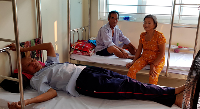 Nhiều bệnh viện Tp.HCM thu phí người nuôi bệnh hơn 30.000 VNĐ/ ngày