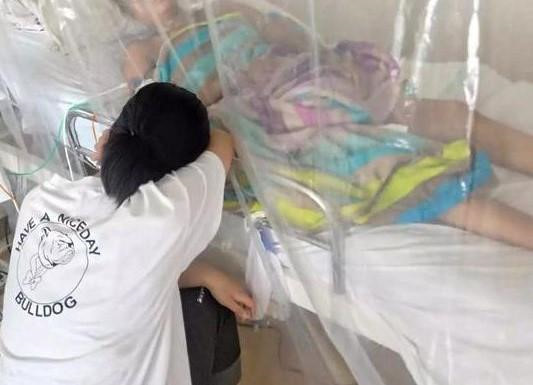 Nữ sinh 17 tuổi bỏ thi Đại học để hiến tủy cứu mẹ