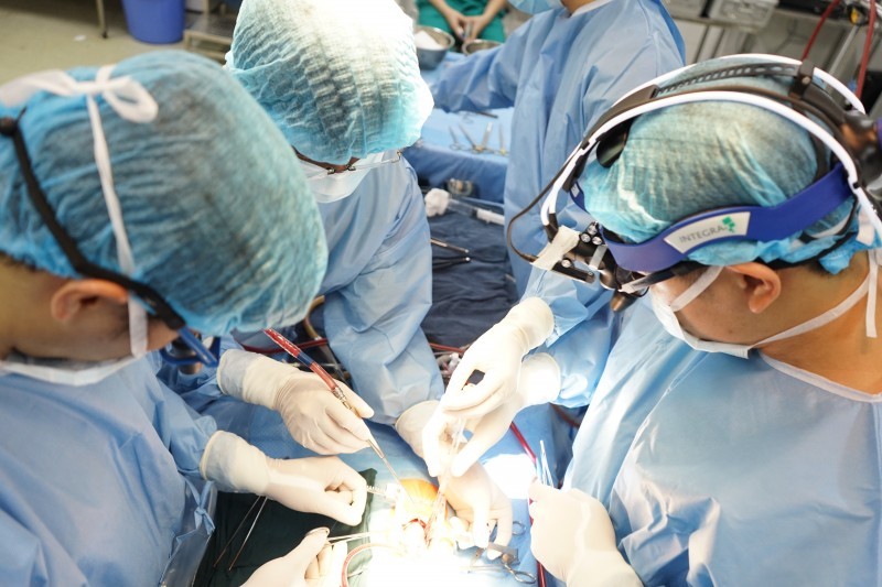 PHÚ THỌ: Bé trai sốt 3 tuần bị vi khuẩn ăn mục van tim
