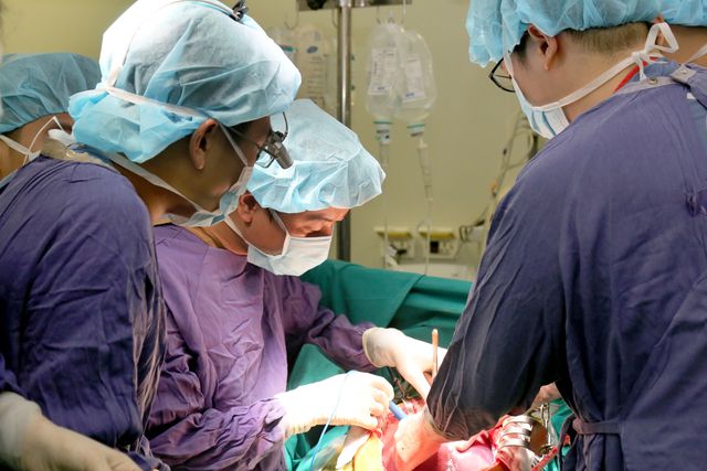Xúc động nam thanh niên 20 tuổi chết não hiến toàn bộ nội tạng cứu sống 5 người