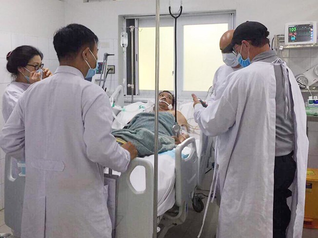Bé trai nguy kịch vì sản phụ chuyển dạ gọi bác sĩ không được bởi…đang ngủ