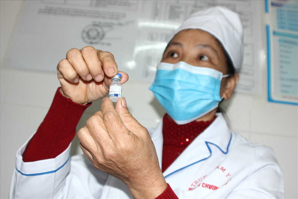 Các mẹ nên biết những phản ứng nghiêm trọng sau khi tiêm vắc – xin ComBE Five