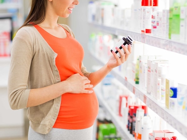 Chia sẻ mẹ bầu uống acid folic loại nào tốt nhất