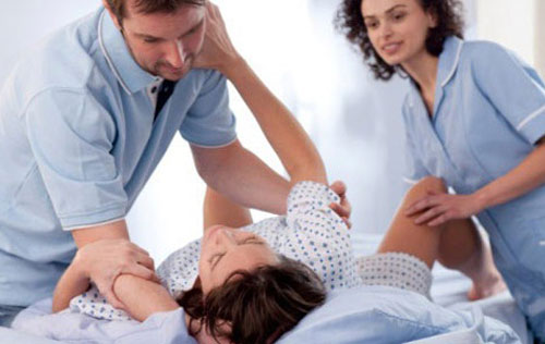 Có nên học ngành Hộ sinh TPHCM không?