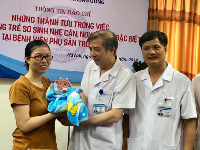 Cứu sống ngoạn mục bé gái sinh non 500gram nhỏ như một bàn tay