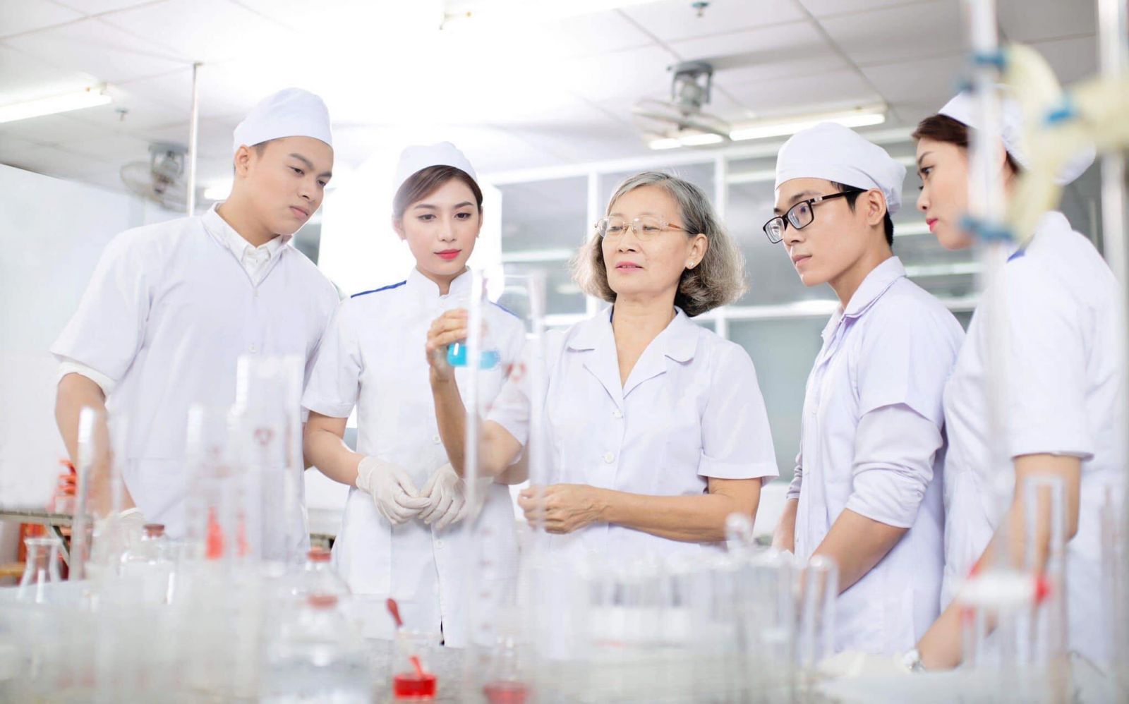 học Văn bằng 2 cao đẳng Dược ở TPHCM uy tín hiện nay