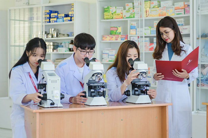 Học ngành Dược thi khối nào? Ngành dược học trường nào tốt nhất Hồ Chí Minh?