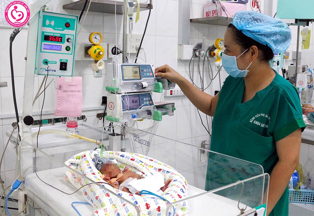 Kỳ tích giải cứu bé gái sinh non 25 tuần chỉ nặng 740gram