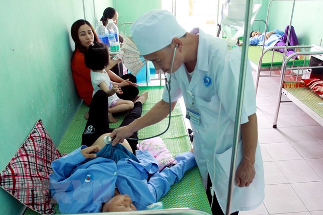 Thái Bình: Cấp cứu kịp thời 32 bệnh nhân khi đi ăn liên hoan về