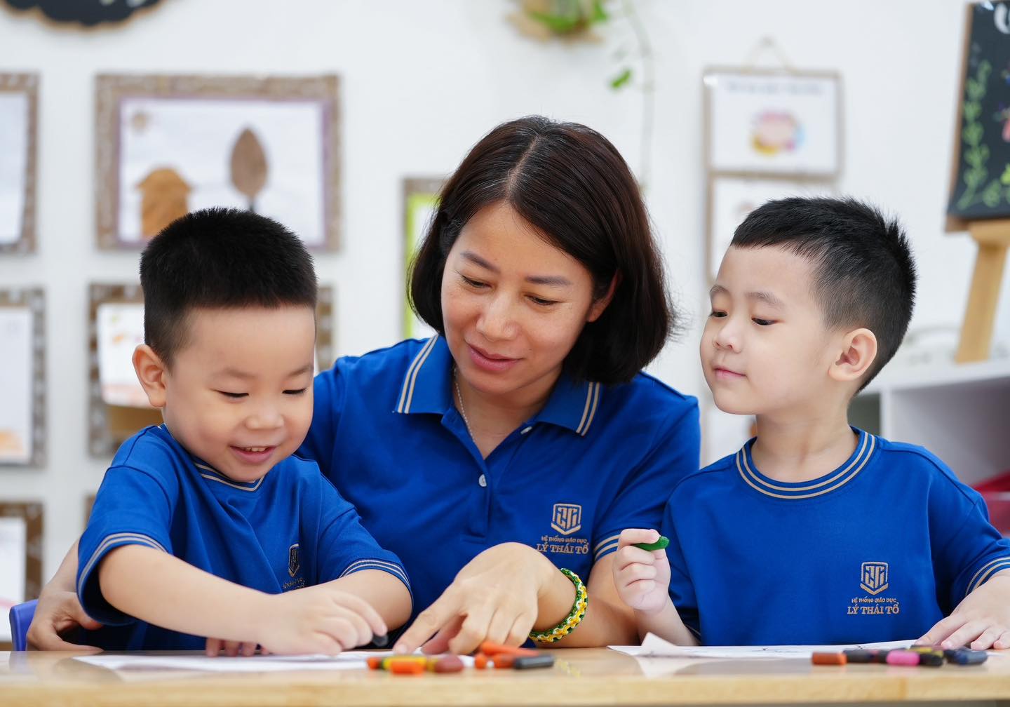 Nâng cao chất lượng giáo dục bằng đổi mới cách quản lý và phát triển nhà giáo