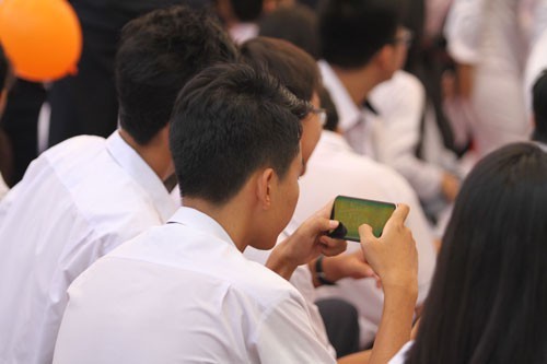 Cấm sử dụng điện thoại trong lớp với học sinh Hà Nội