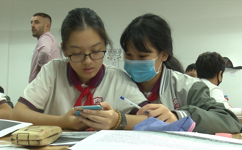 Cấm sử dụng điện thoại trong lớp với học sinh Hà Nội