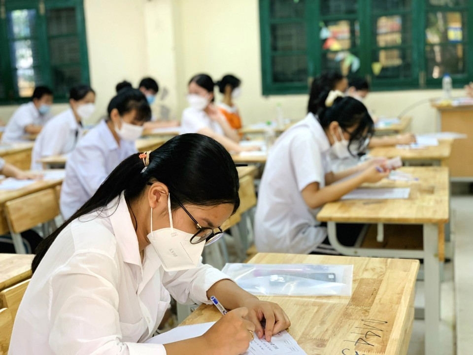 Đề thi thử Tốt nghiệp THPT môn Ngữ văn năm 2023-2024 trường THPT Âu Cơ