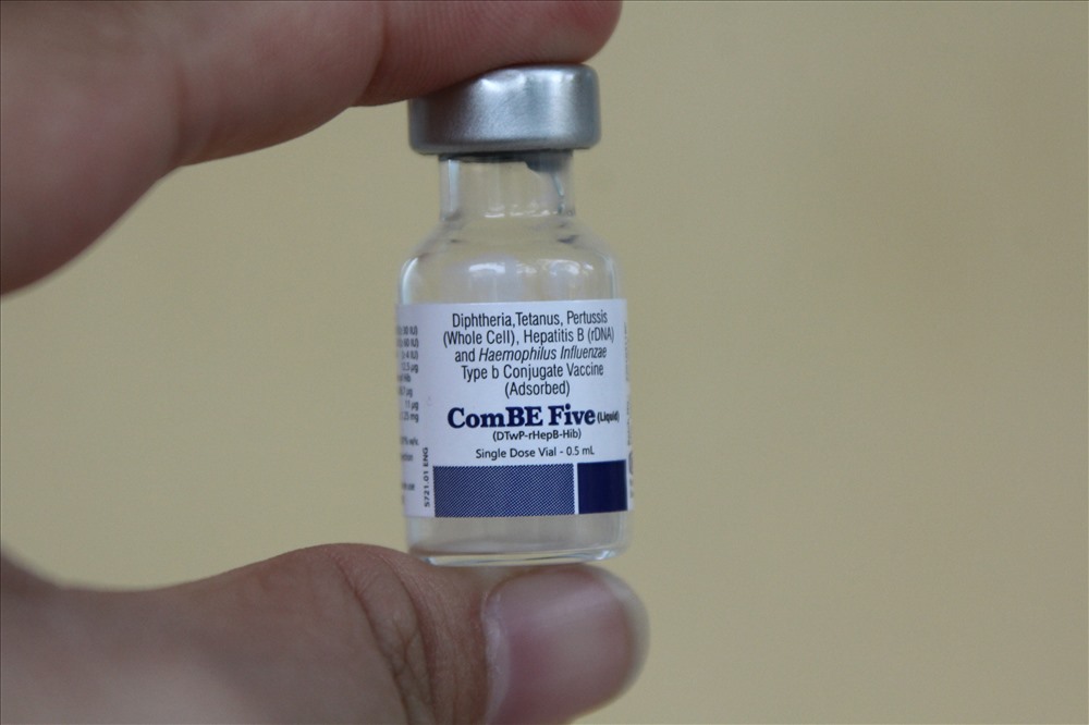 Các mẹ nên biết những phản ứng nghiêm trọng sau khi tiêm vắc - xin ComBE Five 2