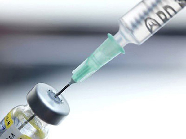 Bộ Y tế lên tiếng về việc phản ứng sốc thuốc sau tiêm chủng vắc - xin ComBE Five 2