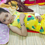 Bé Ngọc Linh trông chờ vào những vòng tay nhân ái giúp đỡ