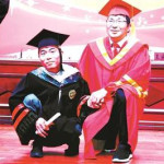 Cảm phục nghị lực của chàng trai bại liệt tốt nghiệp Y khoa ở tuổi 30