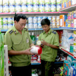 Phát hiện trộn thuốc tránh thai vào trong sữa bột của trẻ