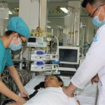 Bị nôn ói suốt 6 tháng, bé gái 13 tuổi vẫn không tìm ra nguyên nhân
